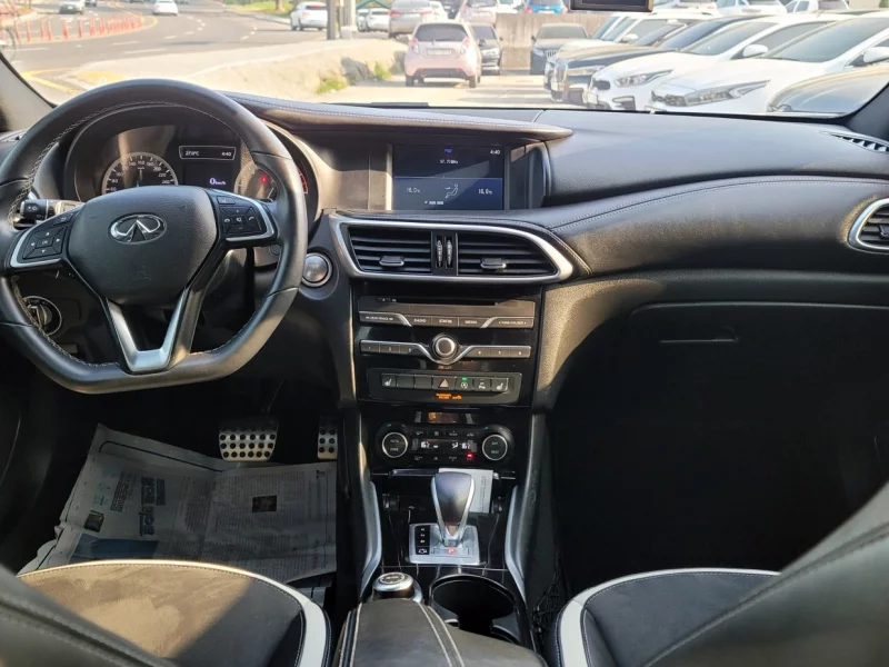 Infiniti Q30