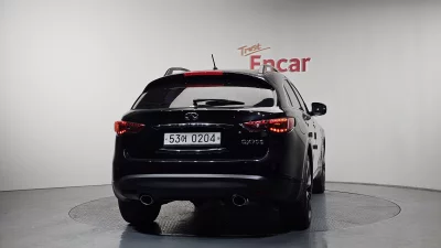 Infiniti QX70