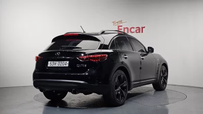 Infiniti QX70