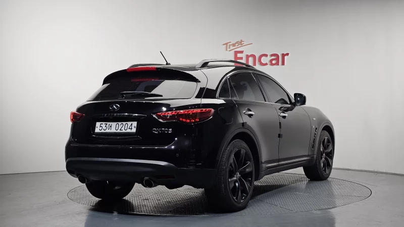 Infiniti QX70