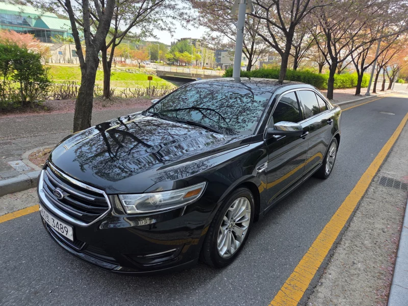 Ford TAURUS