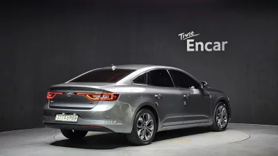 Renault SM6