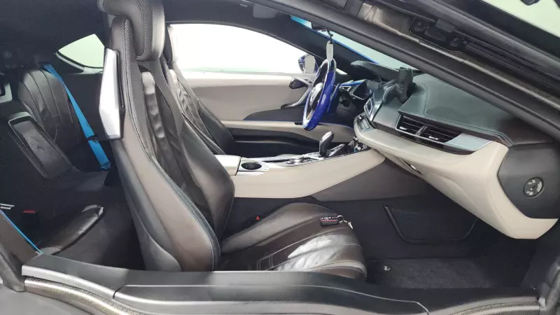 BMW i8