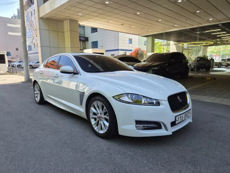 Jaguar XF