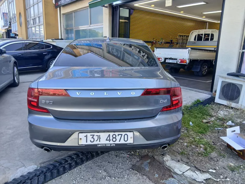 Volvo S90