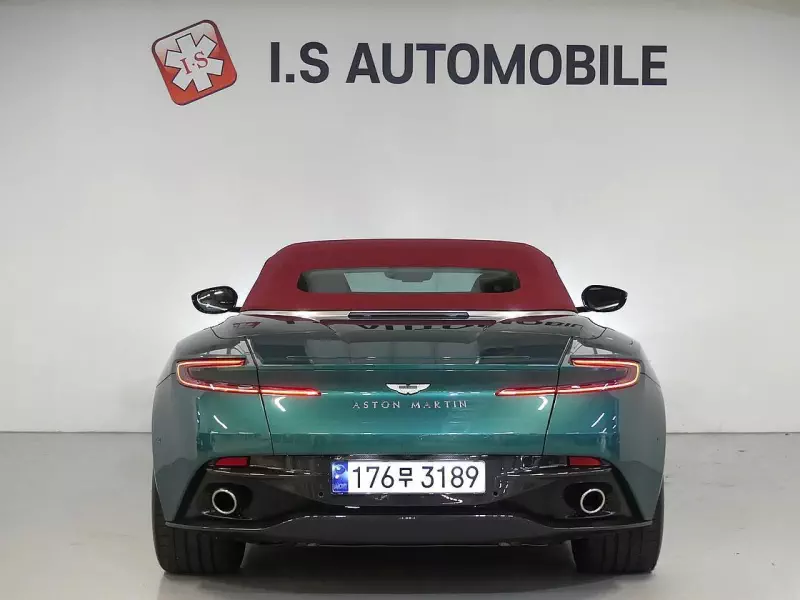 Aston Martin DB11
