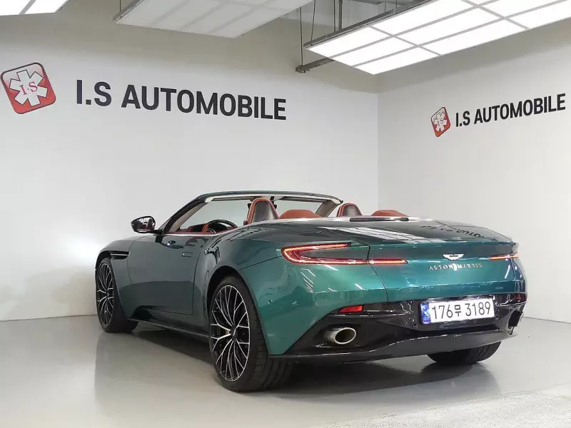Aston Martin DB11