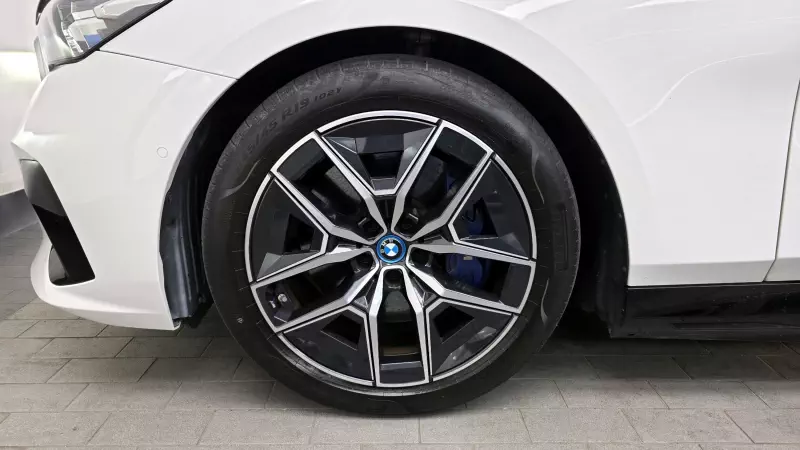 BMW i5