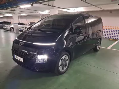 Hyundai Staria