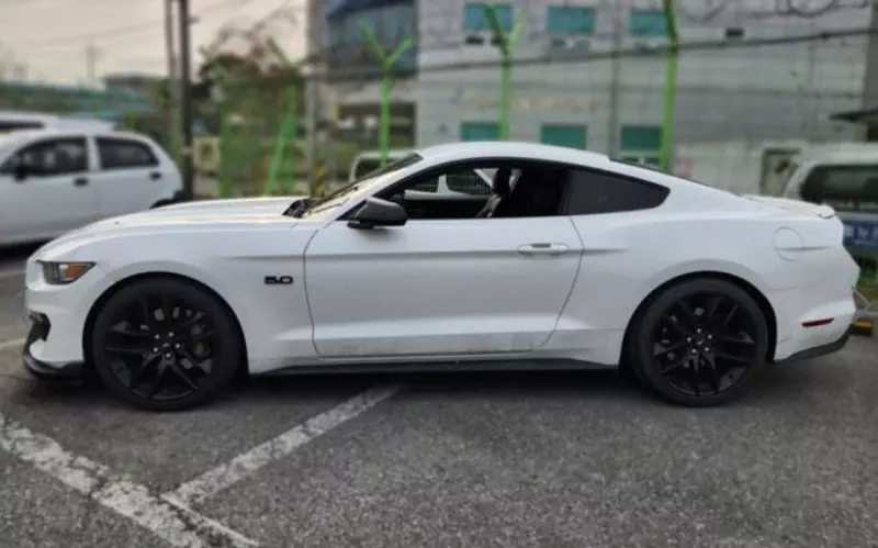 Ford MUSTANG