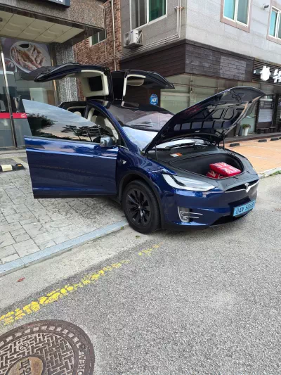 Tesla MODEL X