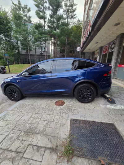 Tesla MODEL X
