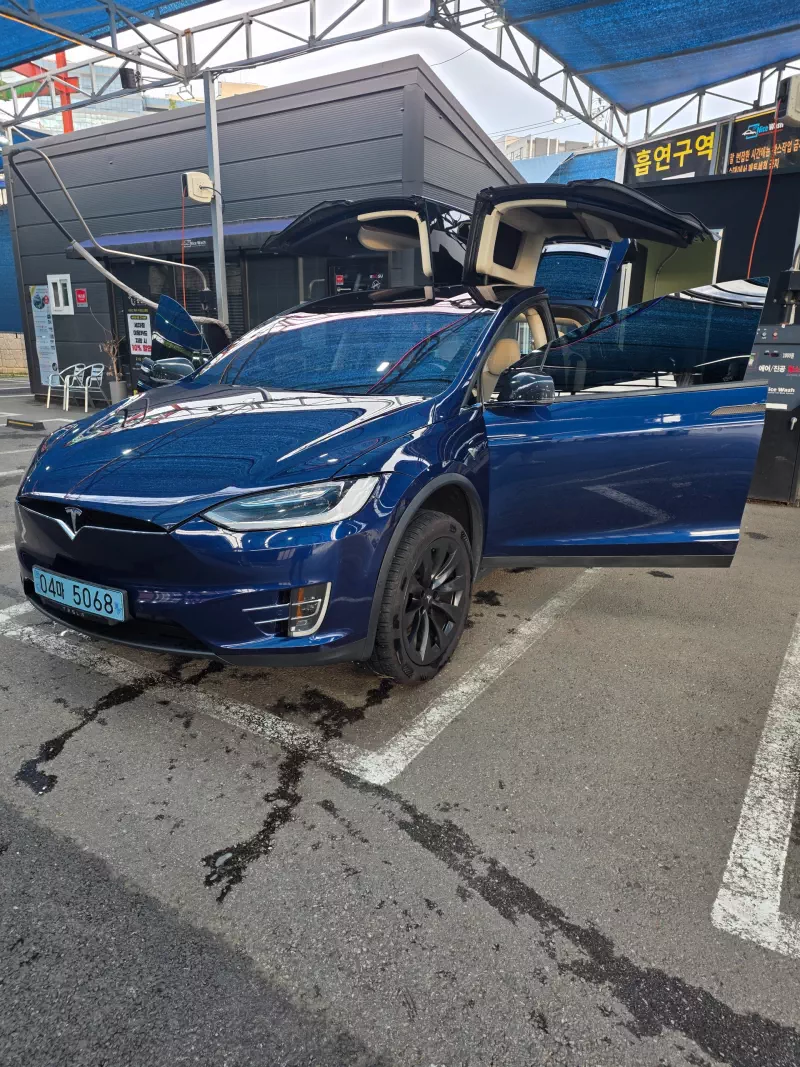 Tesla MODEL X