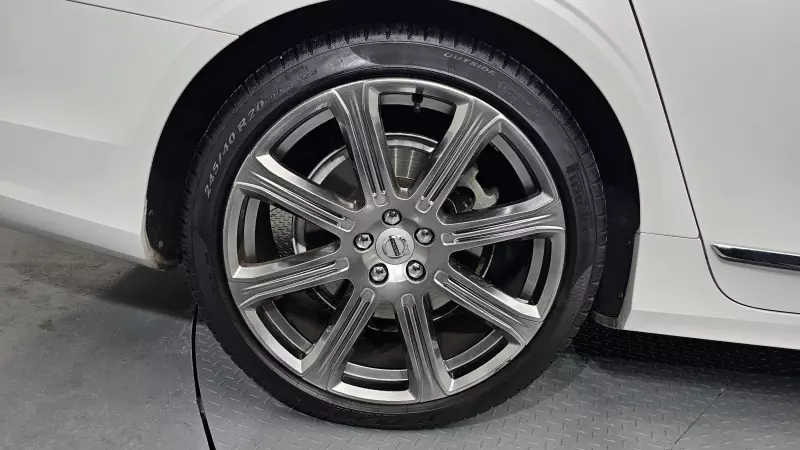 Volvo S90