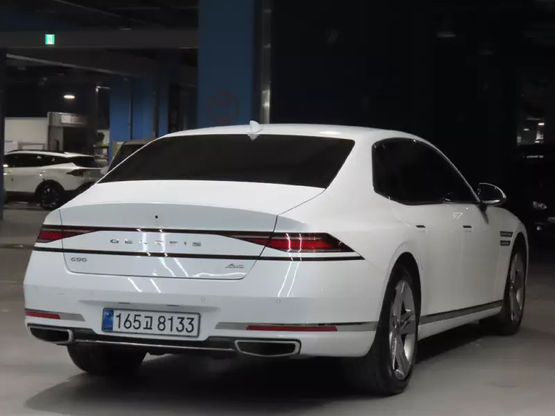 Genesis G90