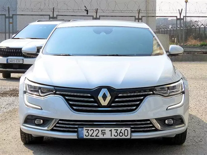 Renault SM6