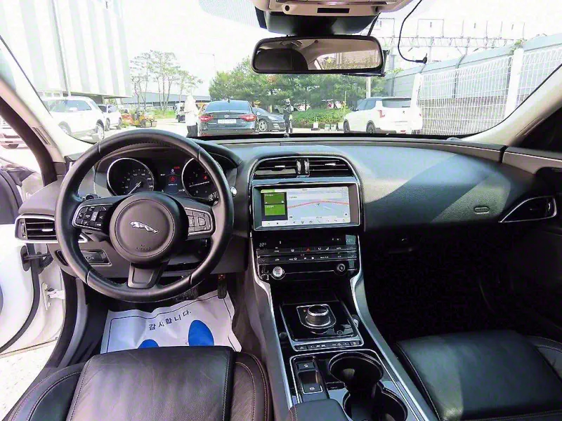 Jaguar XE
