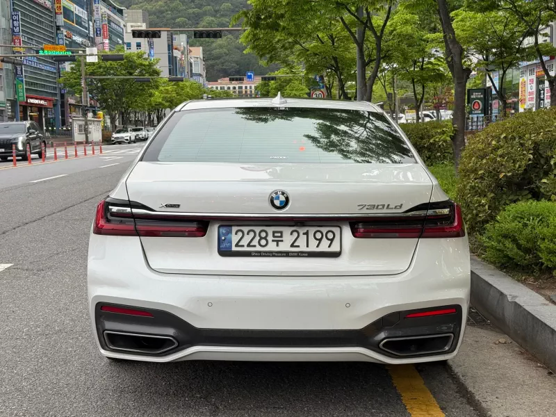 BMW 7-Series