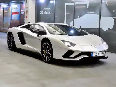 Lamborghini AVENTADOR