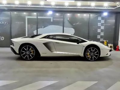Lamborghini Aventador