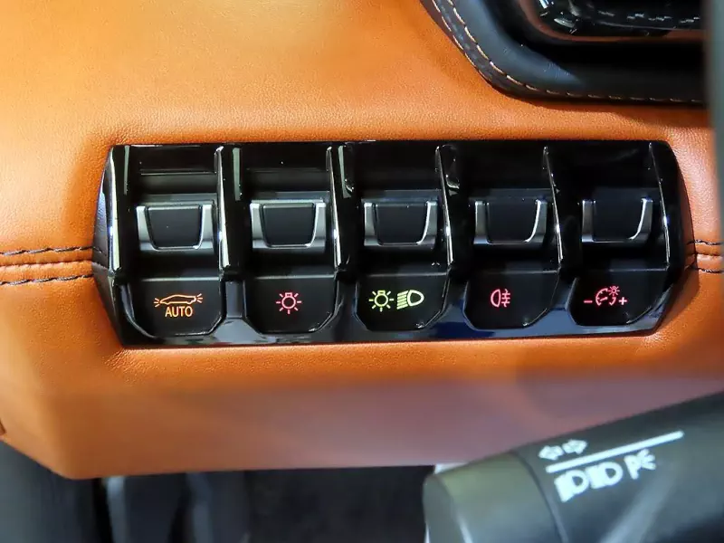 Lamborghini AVENTADOR