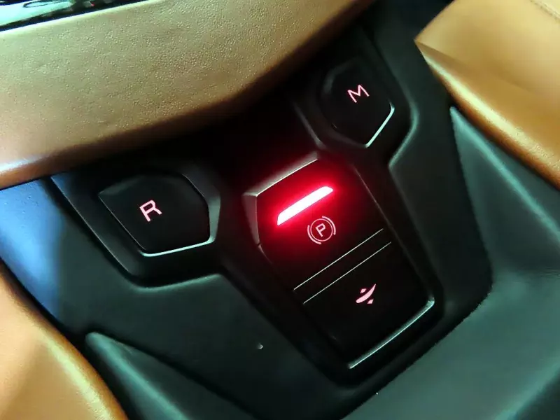 Lamborghini AVENTADOR