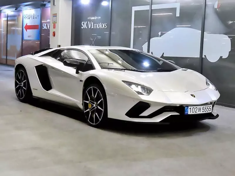 Lamborghini AVENTADOR