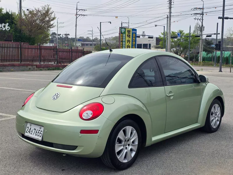 Volkswagen BEETLE