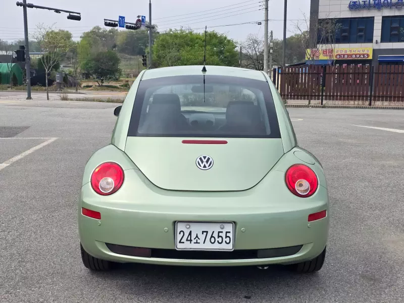 Volkswagen BEETLE
