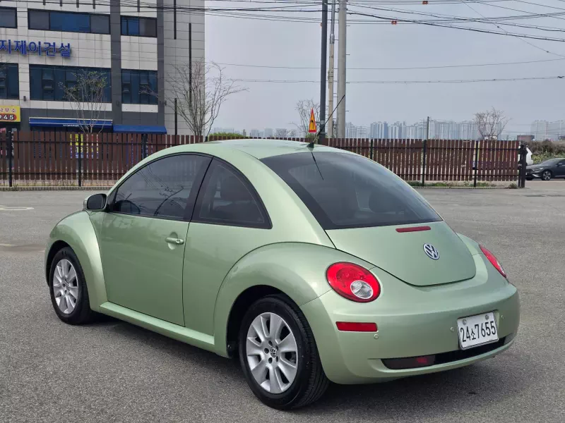Volkswagen BEETLE