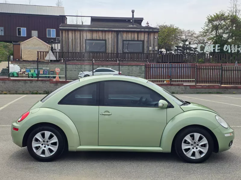 Volkswagen BEETLE