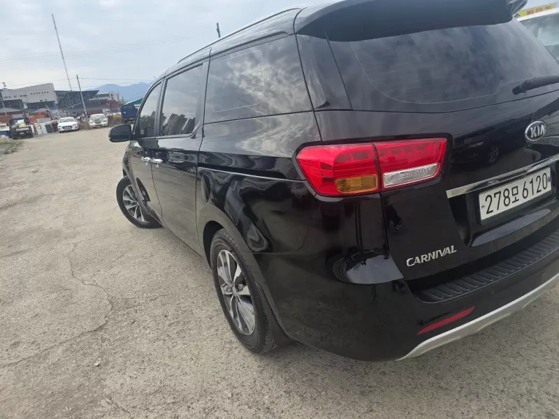 Kia Carnival