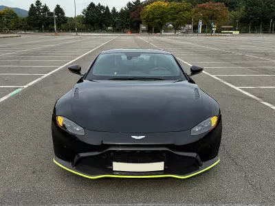 Aston Martin VANTAGE