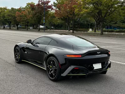 Aston Martin VANTAGE