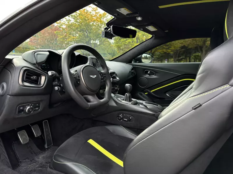 Aston Martin VANTAGE