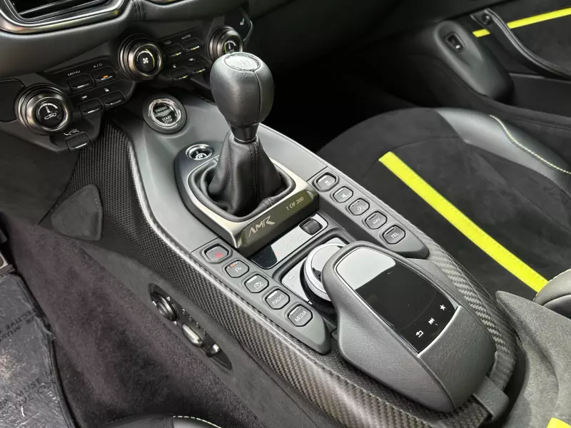 Aston Martin VANTAGE