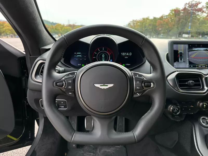 Aston Martin VANTAGE
