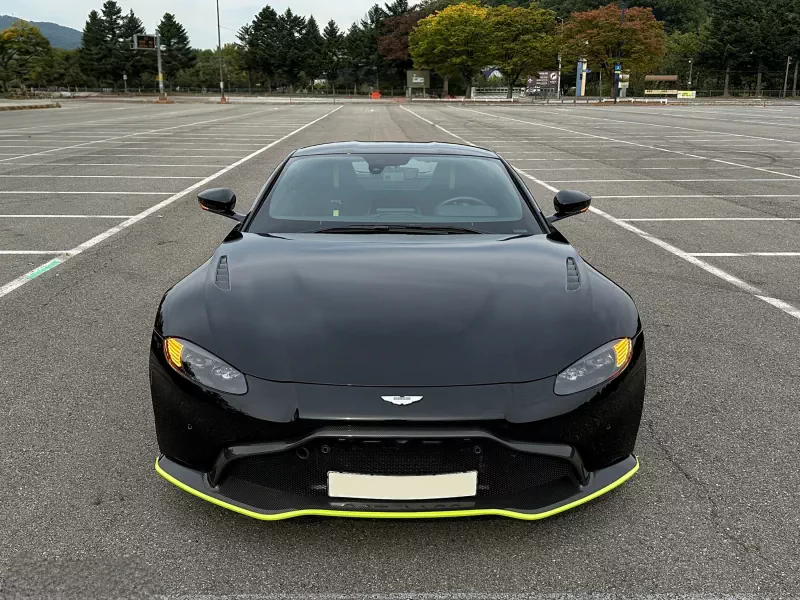 Aston Martin VANTAGE