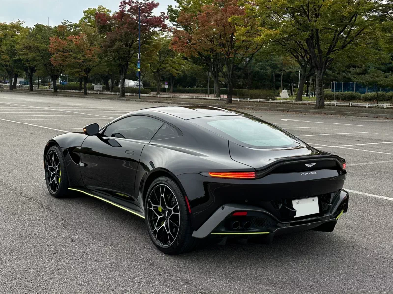 Aston Martin VANTAGE