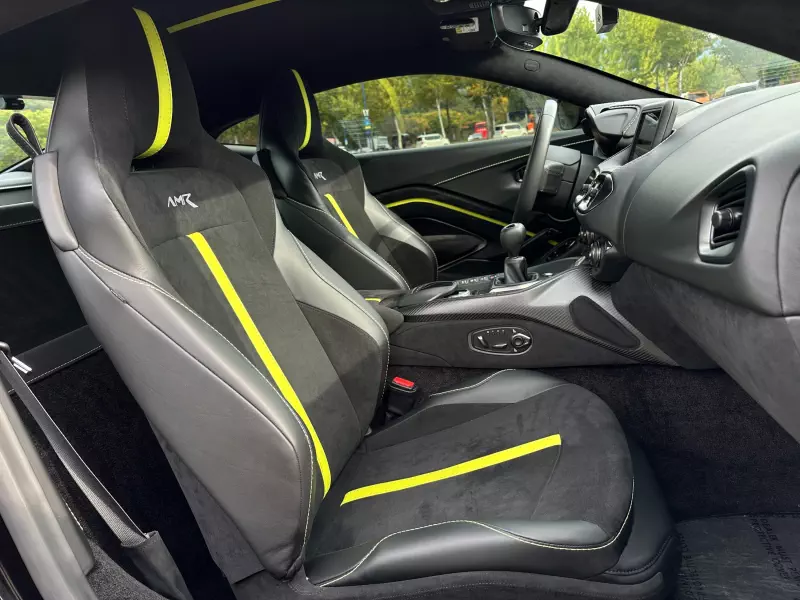 Aston Martin VANTAGE