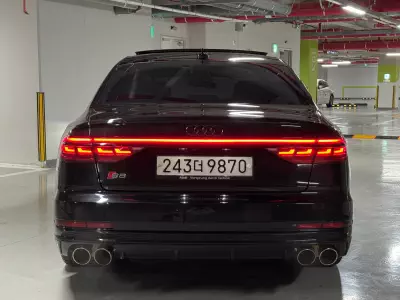 Audi S8