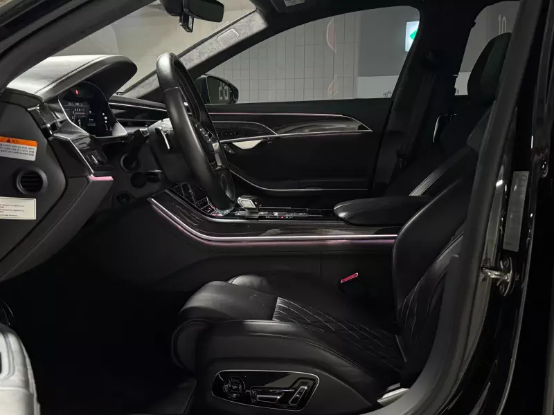 Audi S8
