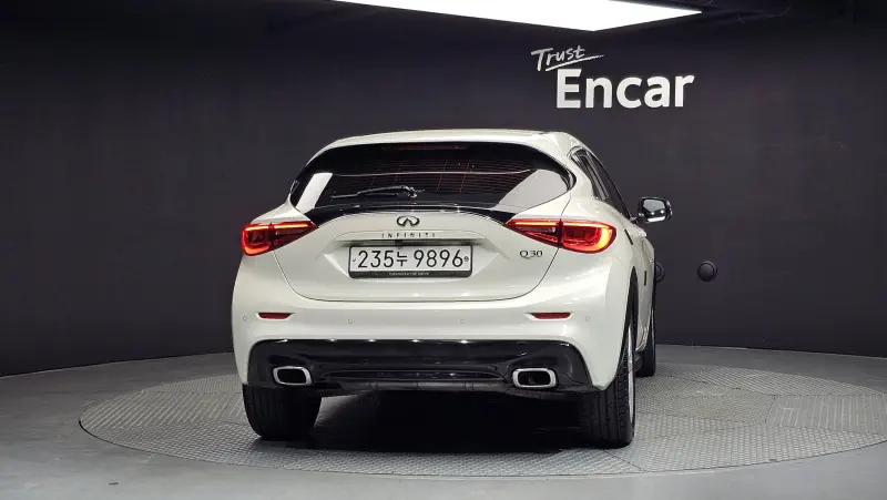 Infiniti Q30