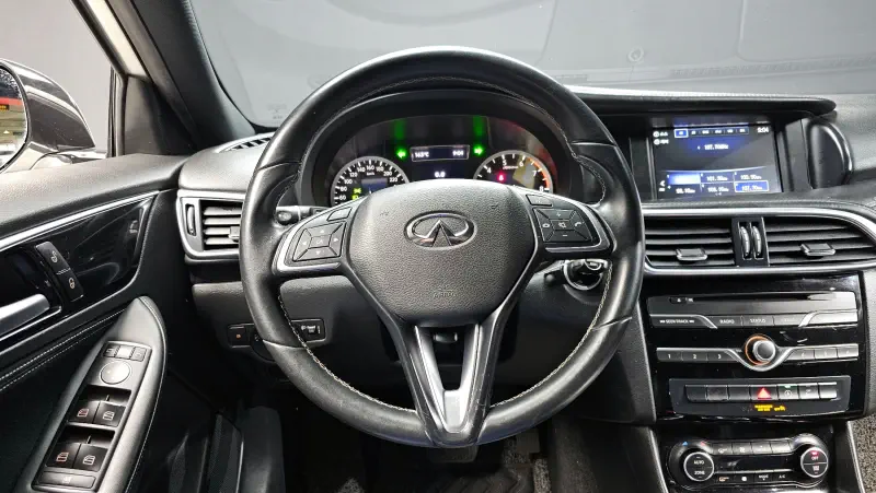 Infiniti Q30
