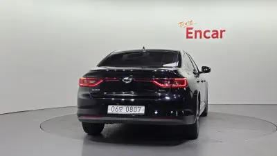 Renault SM6