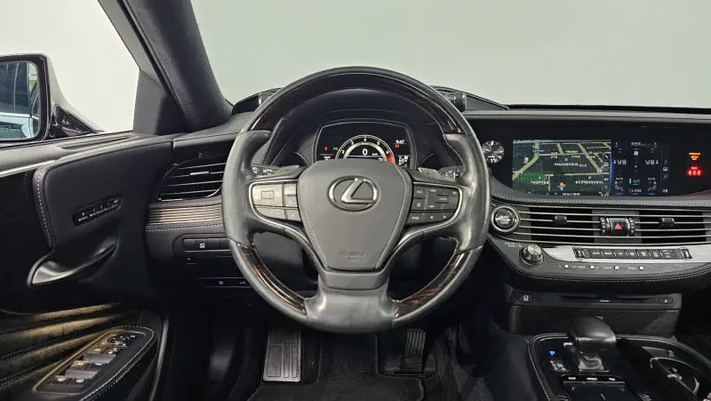 Lexus LS