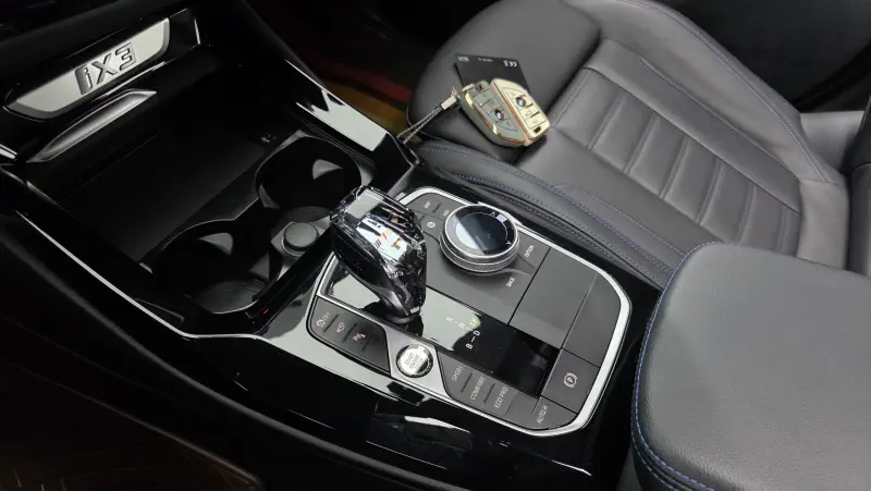 BMW iX3