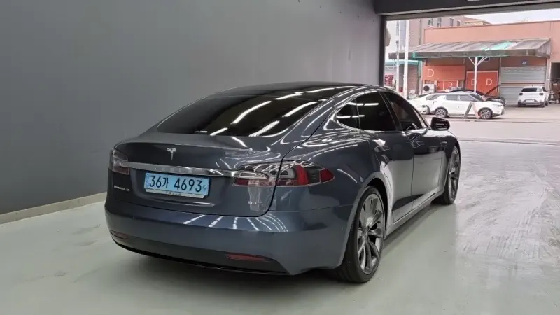 Tesla MODEL S