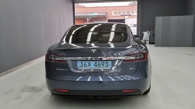 Tesla MODEL S