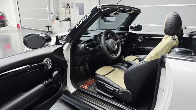 MINI Cooper Convertible